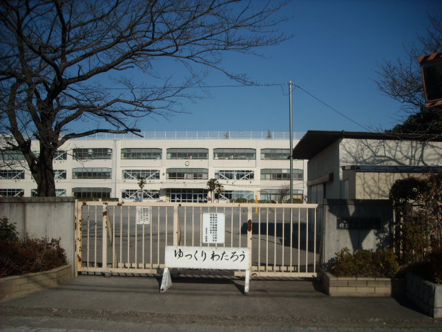 Primary school. 866m to the National sixth elementary school (elementary school)