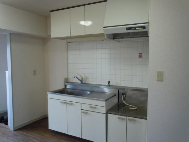 Kitchen. Two-burner stove is can be installed!