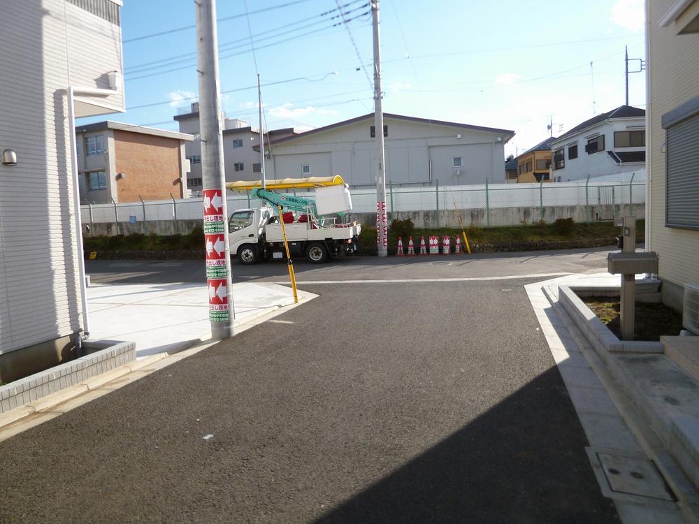 Local photos, including front road. Frontal road