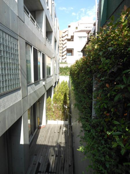 Local appearance photo. Is Terrace Court of underground