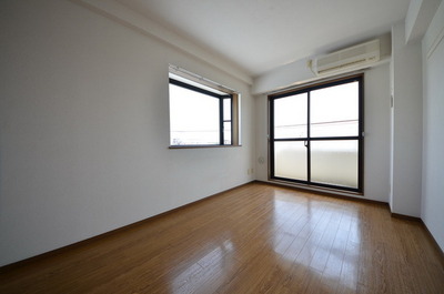 Living and room.  ☆ The photograph is a photograph of the corner room ☆ 