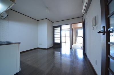 Living and room. Living 7.5 Pledge