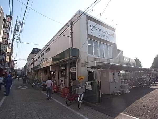 Supermarket. Until the (super) 600m