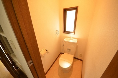 Toilet. toilet Yes window