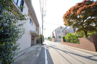 Other. 1m to the periphery (other)