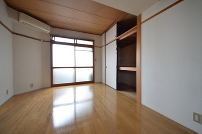 Living and room. ☆ Spacious living room space ☆