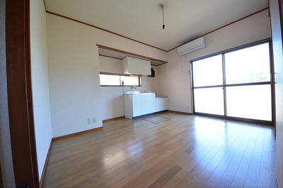 Living and room. Living 7 Pledge