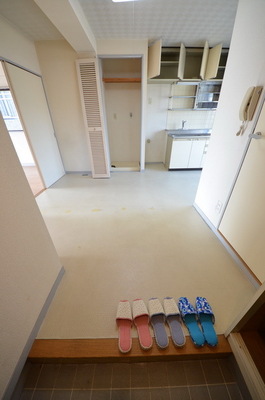 Entrance. ☆ From here is the beginning and end of the day ☆