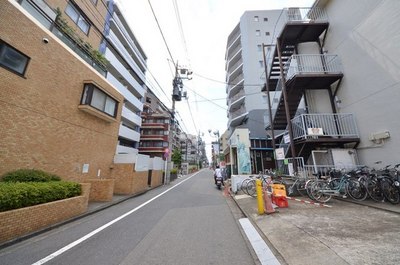 Other. 1m to the periphery (other)