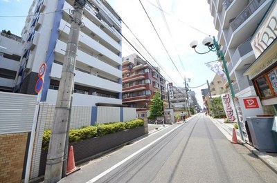 Other. 1m to the periphery (other)