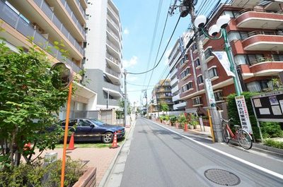 Other. 1m to the periphery (other)