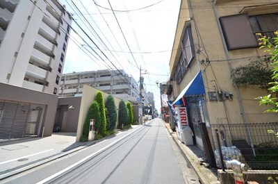 Other. 1m to the periphery (other)