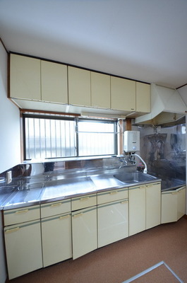 Kitchen. Spacious kitchen