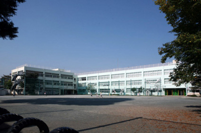 Primary school. 681m to the National first elementary school (elementary school)