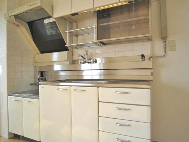 Kitchen. Water heater built-in system kitchen