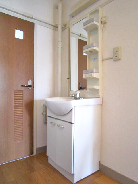 Washroom. Hot water available