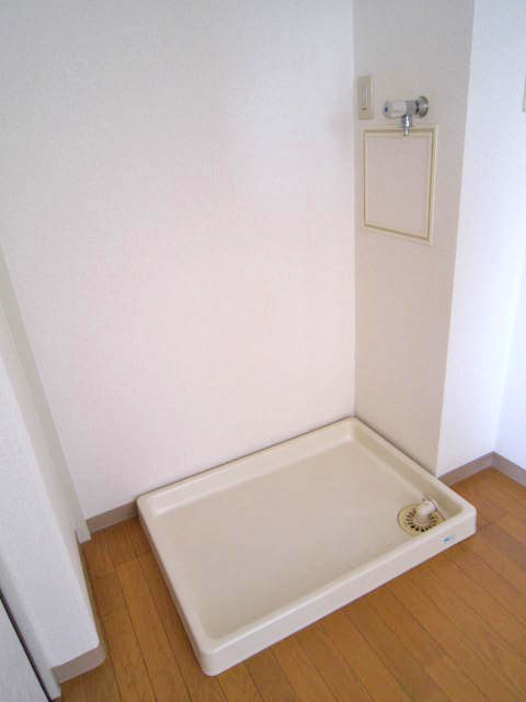 Other Equipment. Washing machine storage (direct drainage)