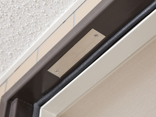 Security.  [Security sensors] At the door and windows of all dwelling unit is, Set up a crime prevention sensor. News in the alarm and the window is illegally open, Problem is also a security company. ( ※ FIX except for the window and the movable louver surface lattice with a window) (same specifications)