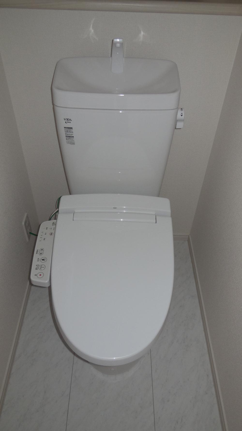 Toilet. Indoor (10 May 2013) Shooting