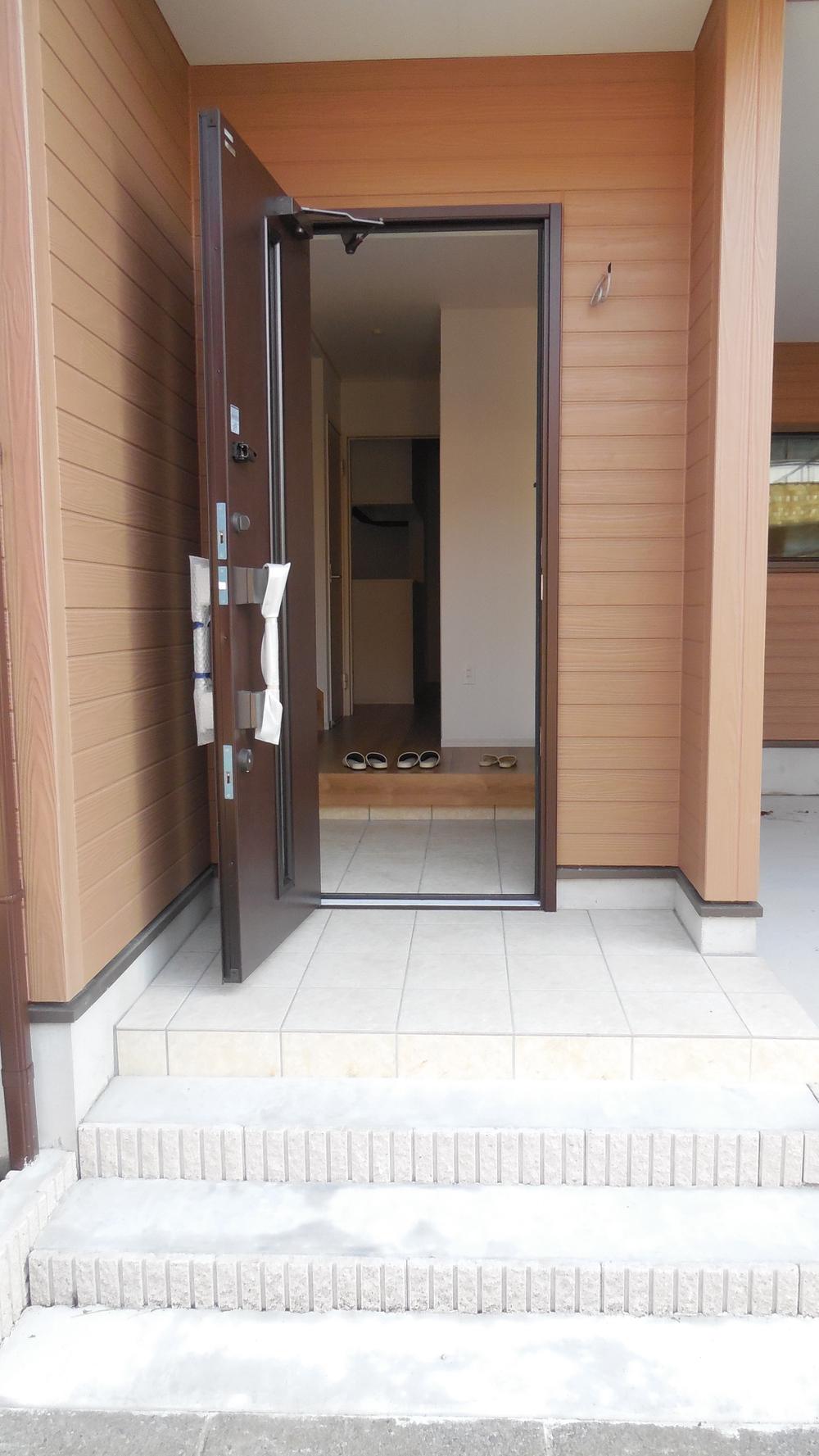 Entrance. Local (10 May 2013) Shooting