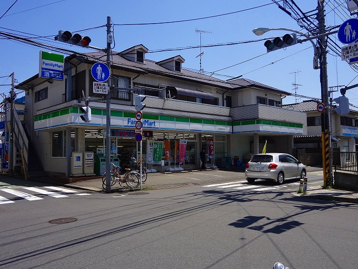 Convenience store. 280m to Family Mart (convenience store)