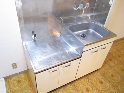 Kitchen. Gas two-burner stove is installed Allowed! What do you make today?