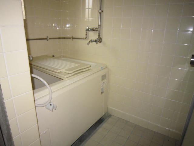 Bath. There is a window ventilation good