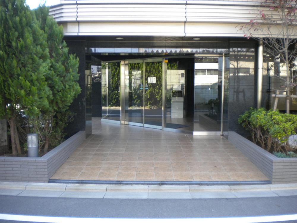 Entrance. Common areas