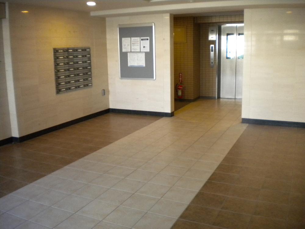 Entrance. Common areas