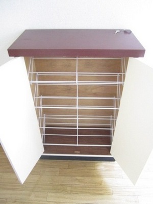 Entrance.  ◆ Shoe box ◆ 