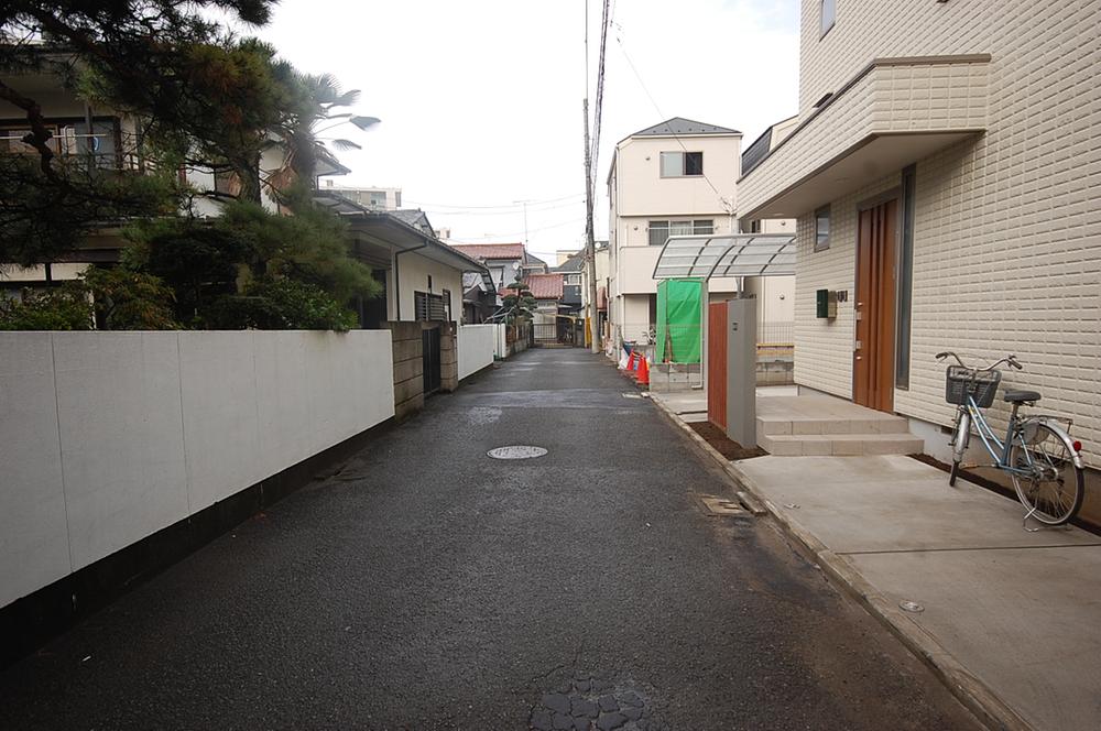 Local photos, including front road. Local shooting