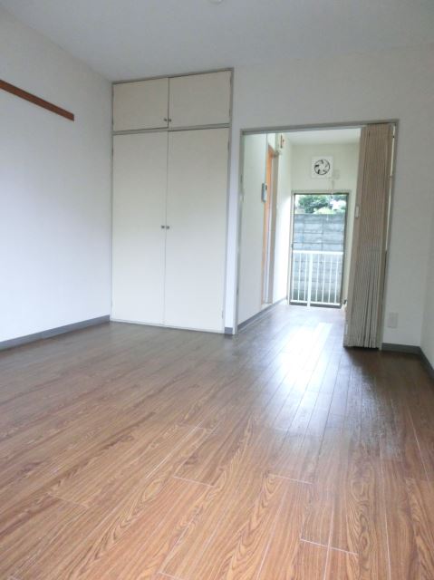 Living and room.  ☆ Western-style 6 Pledge ・ This room with storage ☆