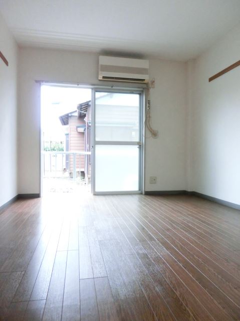 Living and room.  ☆ Western-style 6 Pledge ・ This room with storage ☆