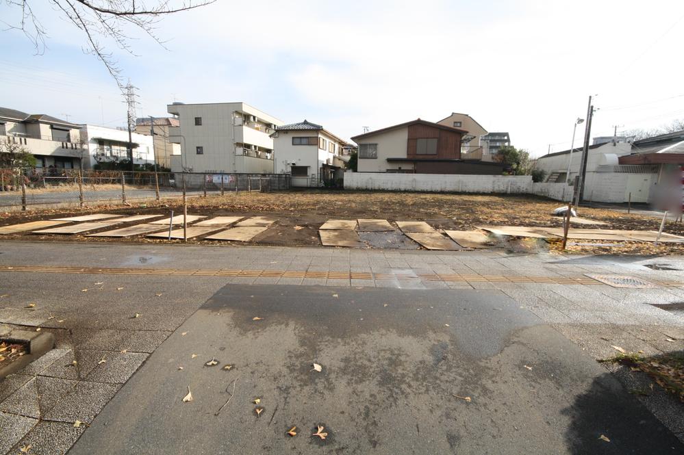 Local photos, including front road. Local Photos