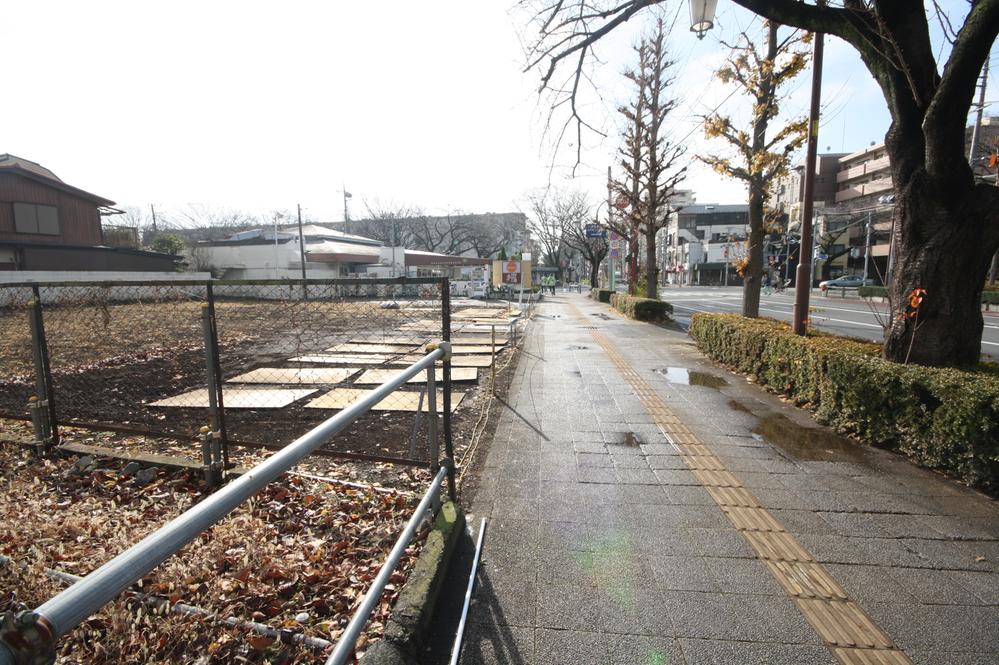 Local photos, including front road. Local Photos