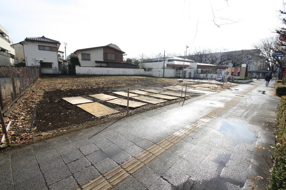 Local photos, including front road. Local Photos