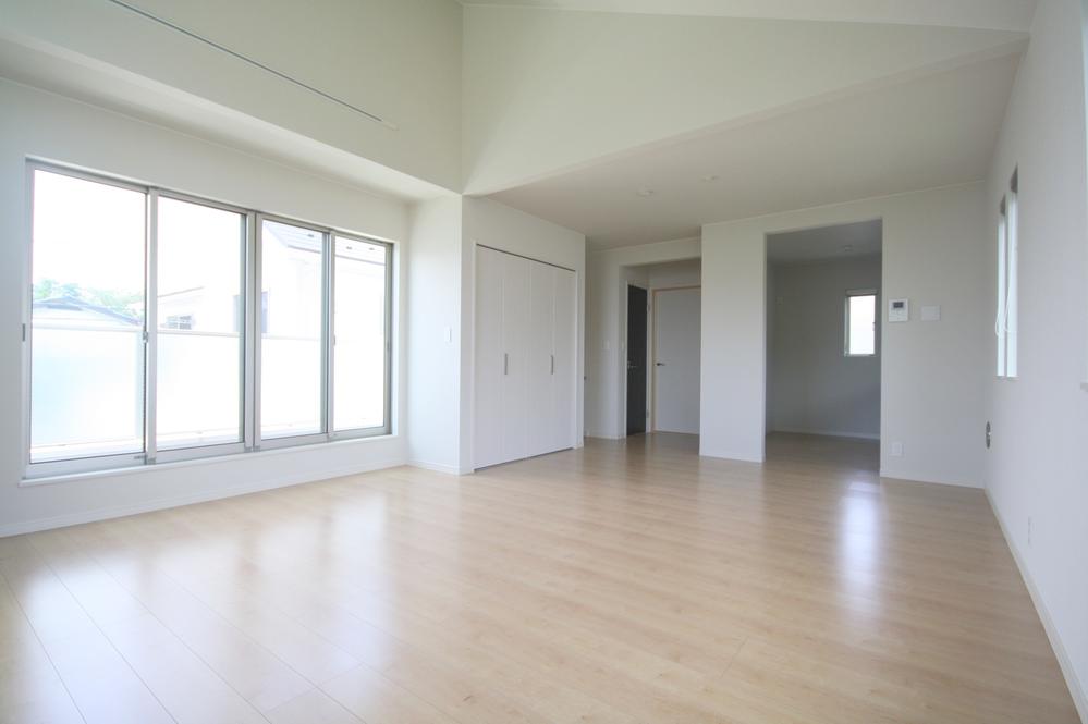 Living. Local Photos