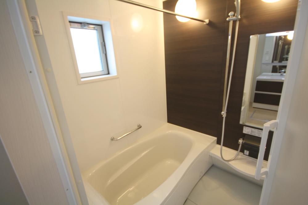 Bathroom. Local Photos