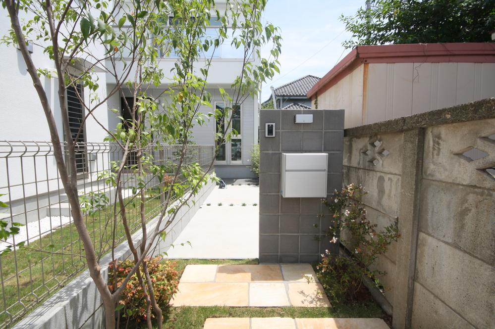 Entrance. Local Photos