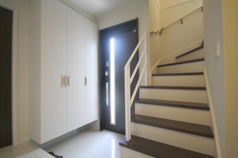 Entrance. Local Photos