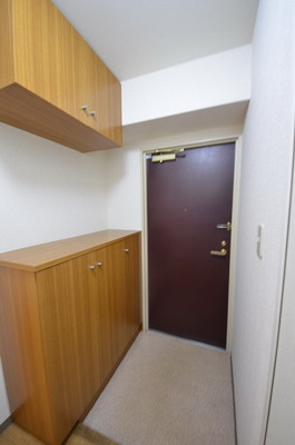 Entrance.  ☆ Entrance of the two-stage storage ☆