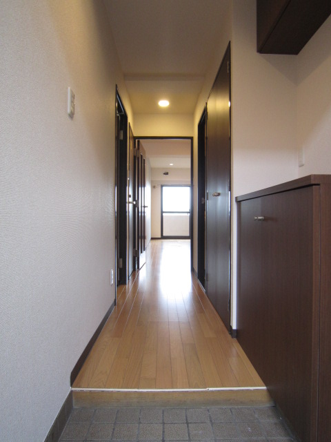 Other room space. Also glad there is a corridor