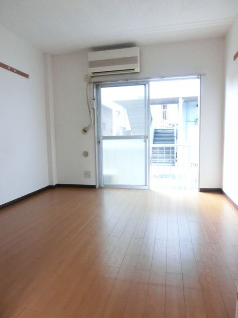 Living and room.  ☆ Western-style 6 Pledge ・ This room with storage ☆