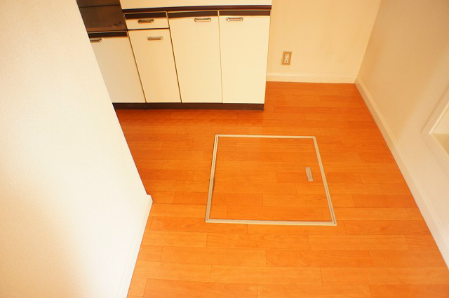 Receipt. Underfloor Storage