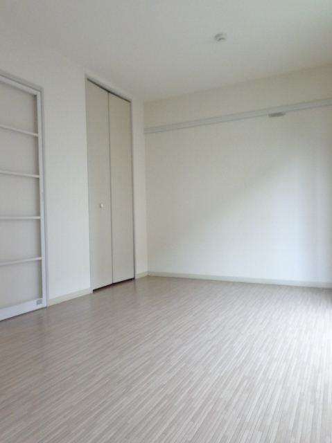 Living and room. Southwest of the bright rooms