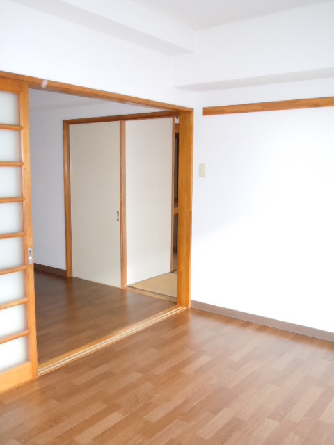 Living and room. From Nanyang chamber to the DK