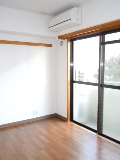 Living and room. Nanyang room Sunny