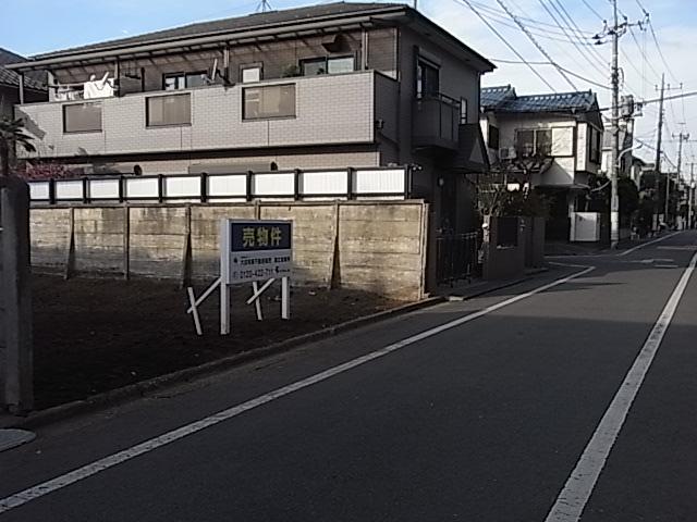 Local photos, including front road. Local (12 May 2013) Shooting