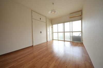 Living and room.  ☆ Free to arrange space ☆