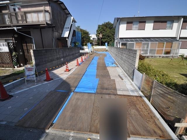 Local photos, including front road. National community-acquired 1-chome new road 2013 / 11 / 18 shooting